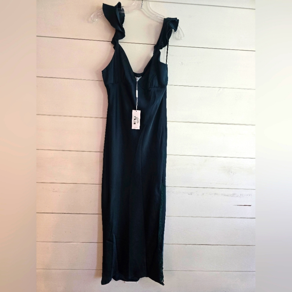 Petal & pup, gown size M, NWT, dark green